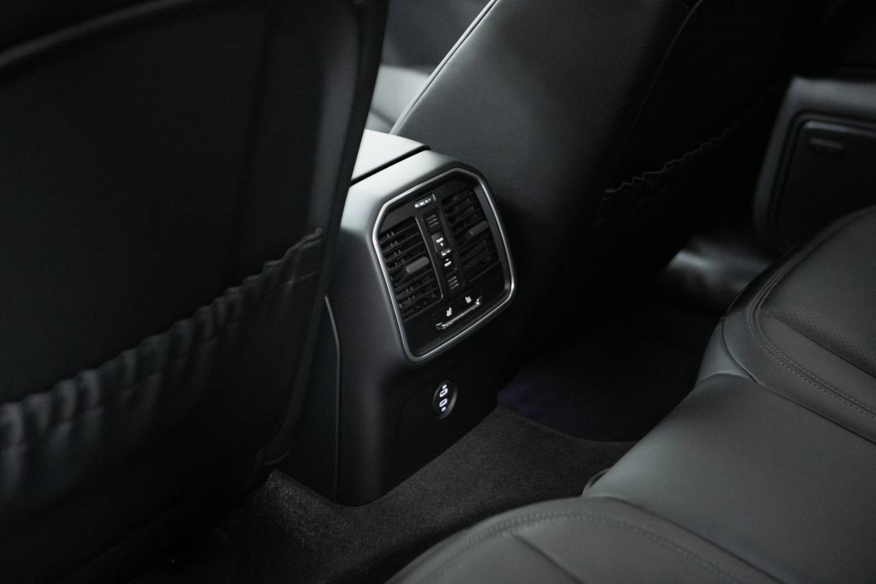 Thumbnail: 2026 Porsche Macan - 35