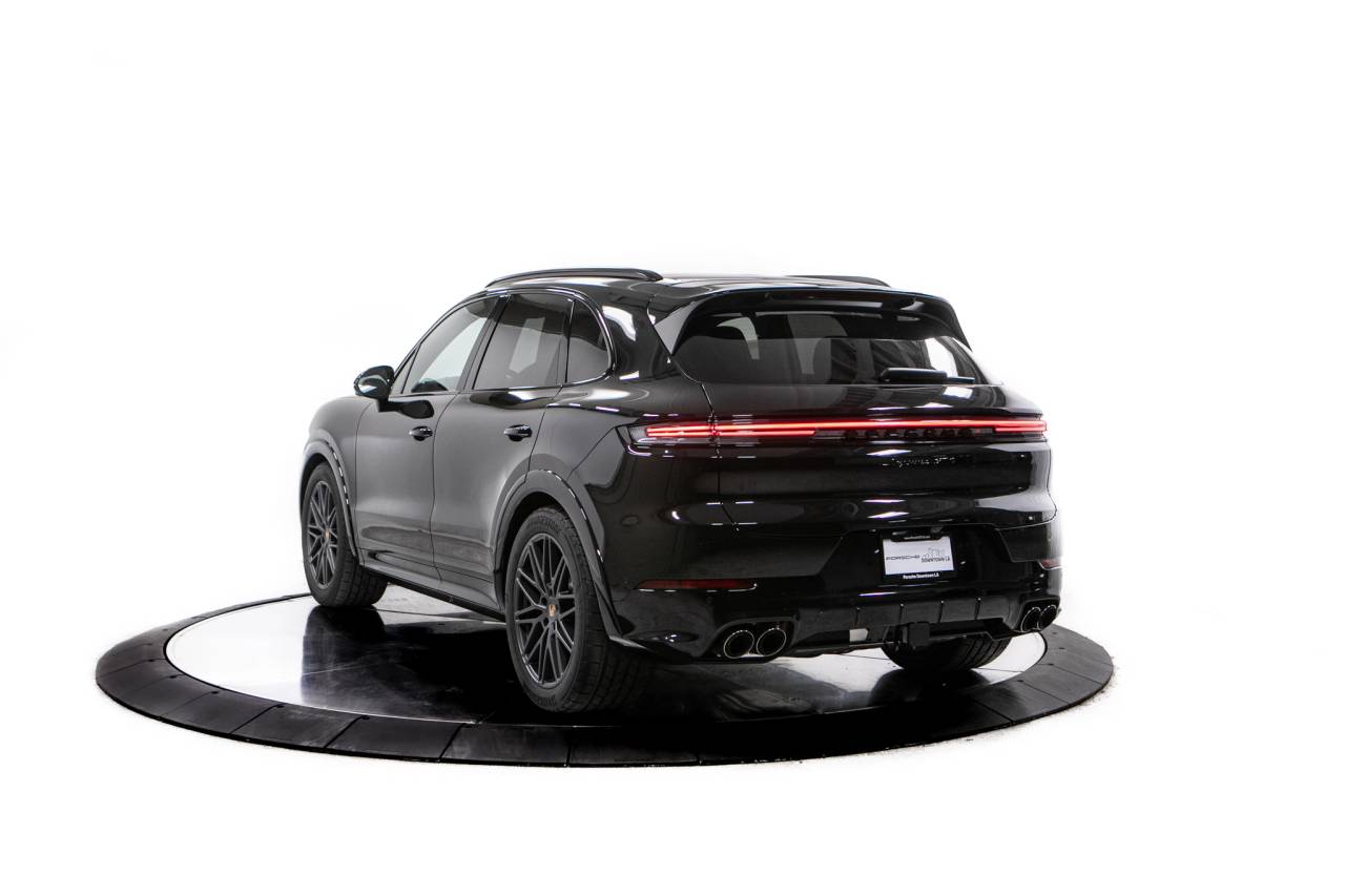 Thumbnail: 2026 Porsche Cayenne - 3