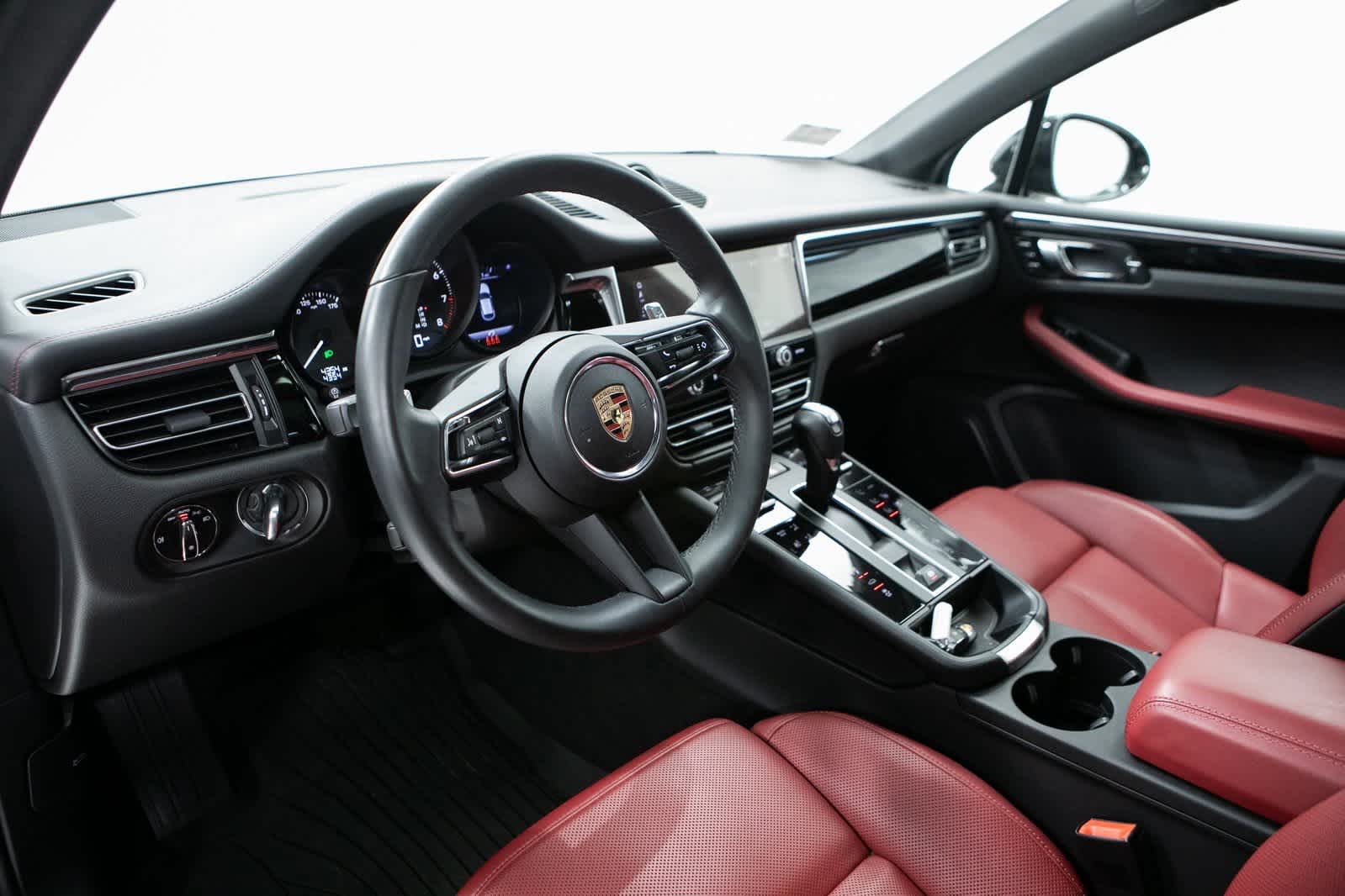 Thumbnail: 2025 Porsche Macan - 4