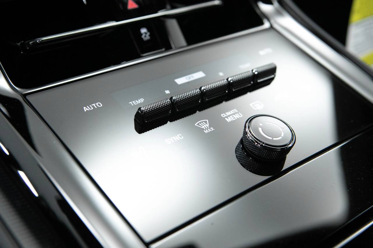 Thumbnail: 2026 Porsche Panamera - 29