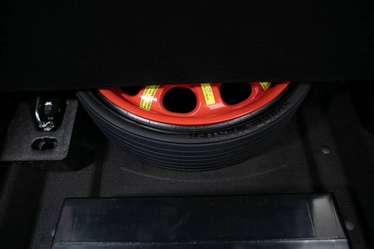 Thumbnail: 2026 Porsche Macan - 32