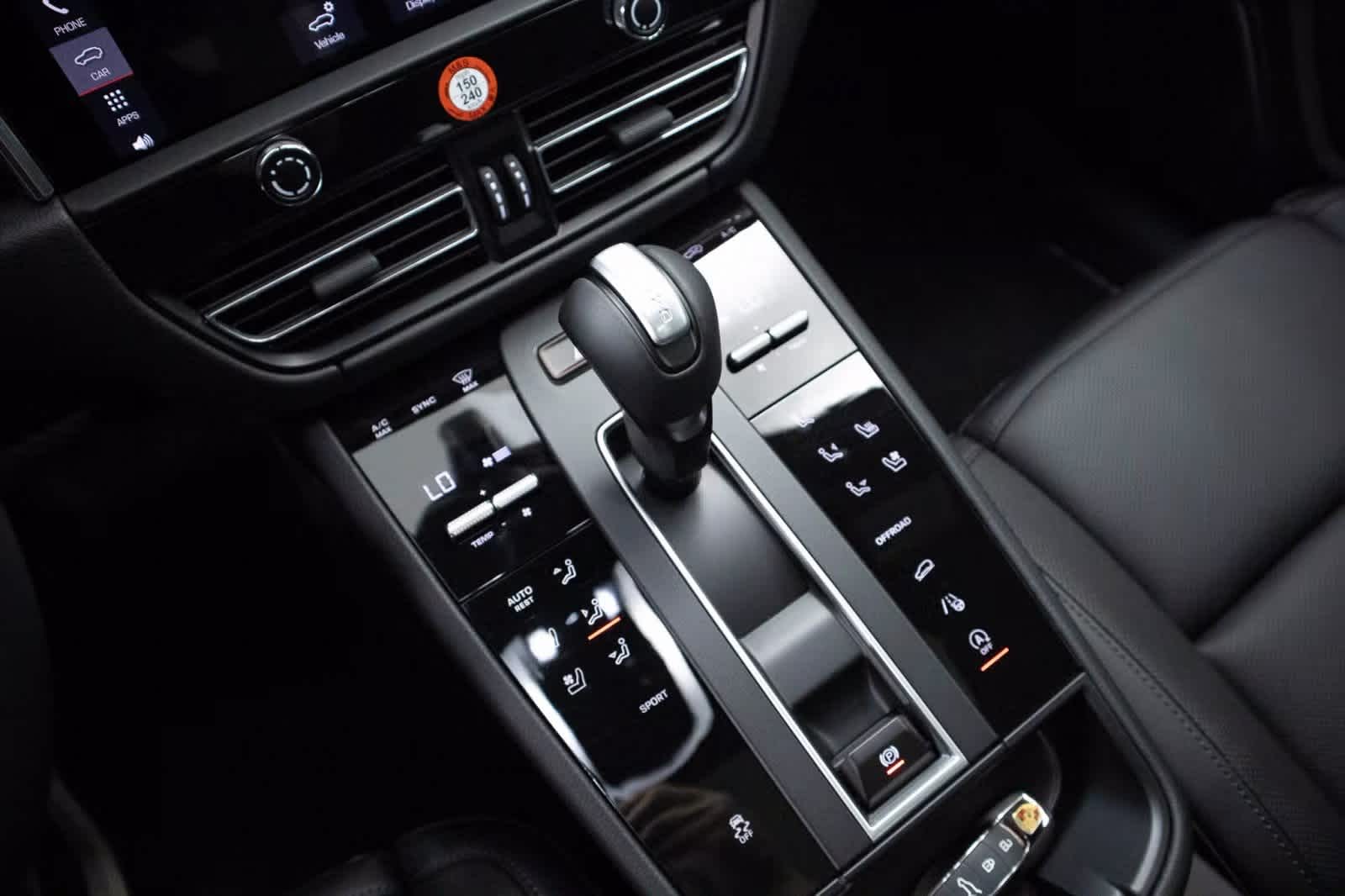 Thumbnail: 2025 Porsche Macan - 22