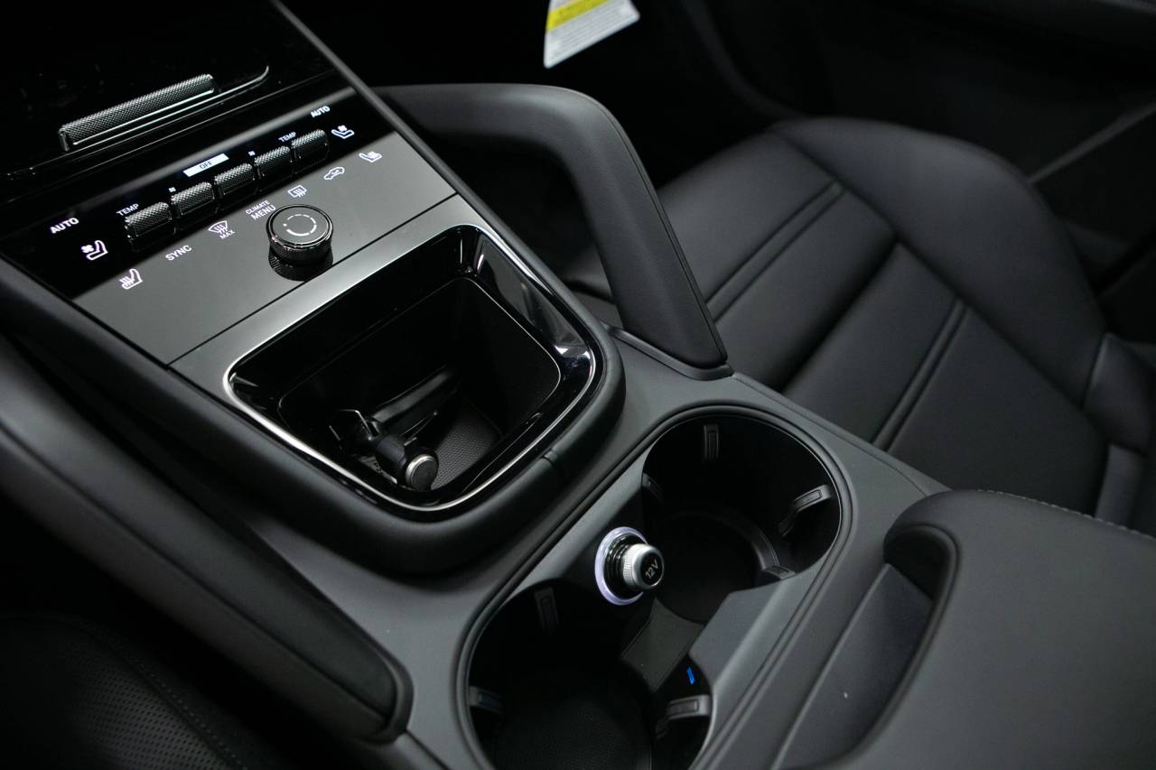 Thumbnail: 2026 Porsche Cayenne - 34