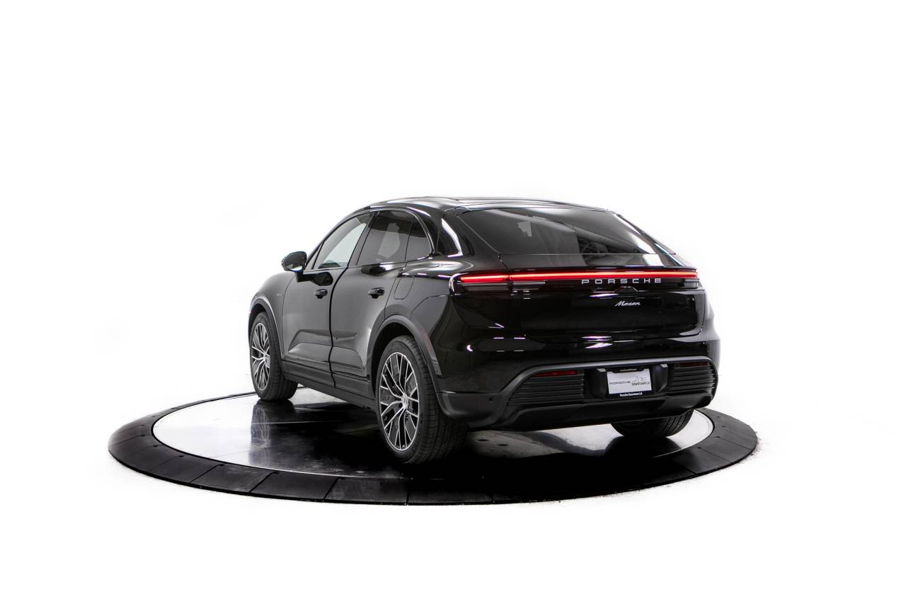 Thumbnail: 2026 Porsche Macan - 3