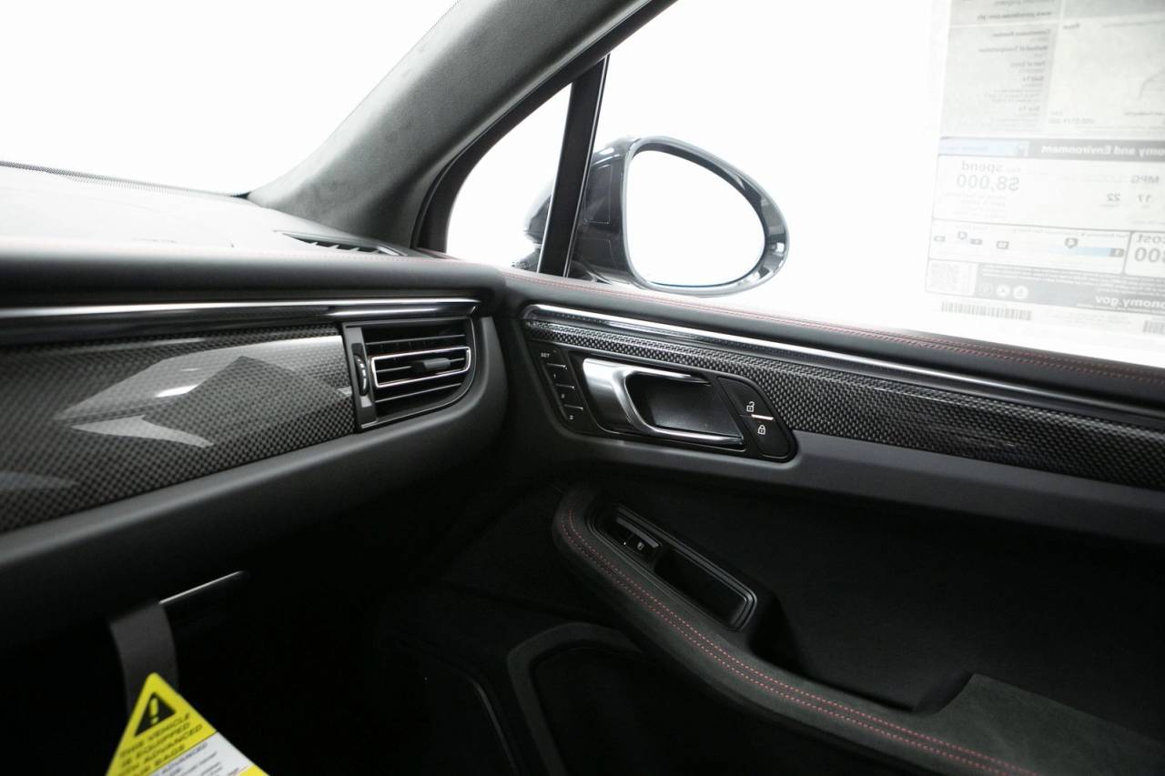 Thumbnail: 2026 Porsche Macan - 24