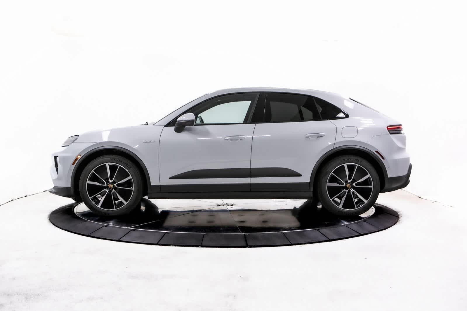 Thumbnail: 2025 Porsche Macan - 2