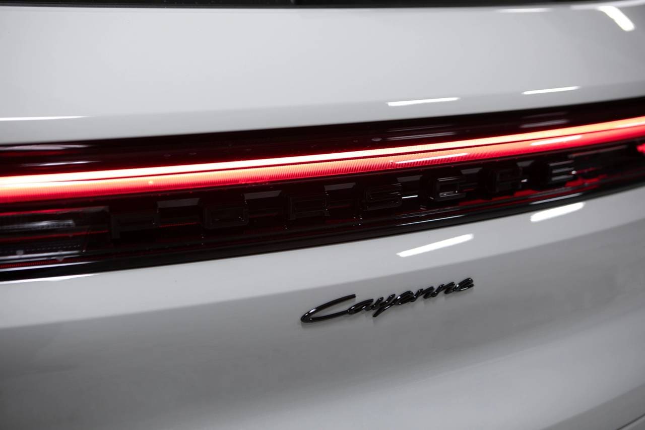 Thumbnail: 2026 Porsche Cayenne - 16