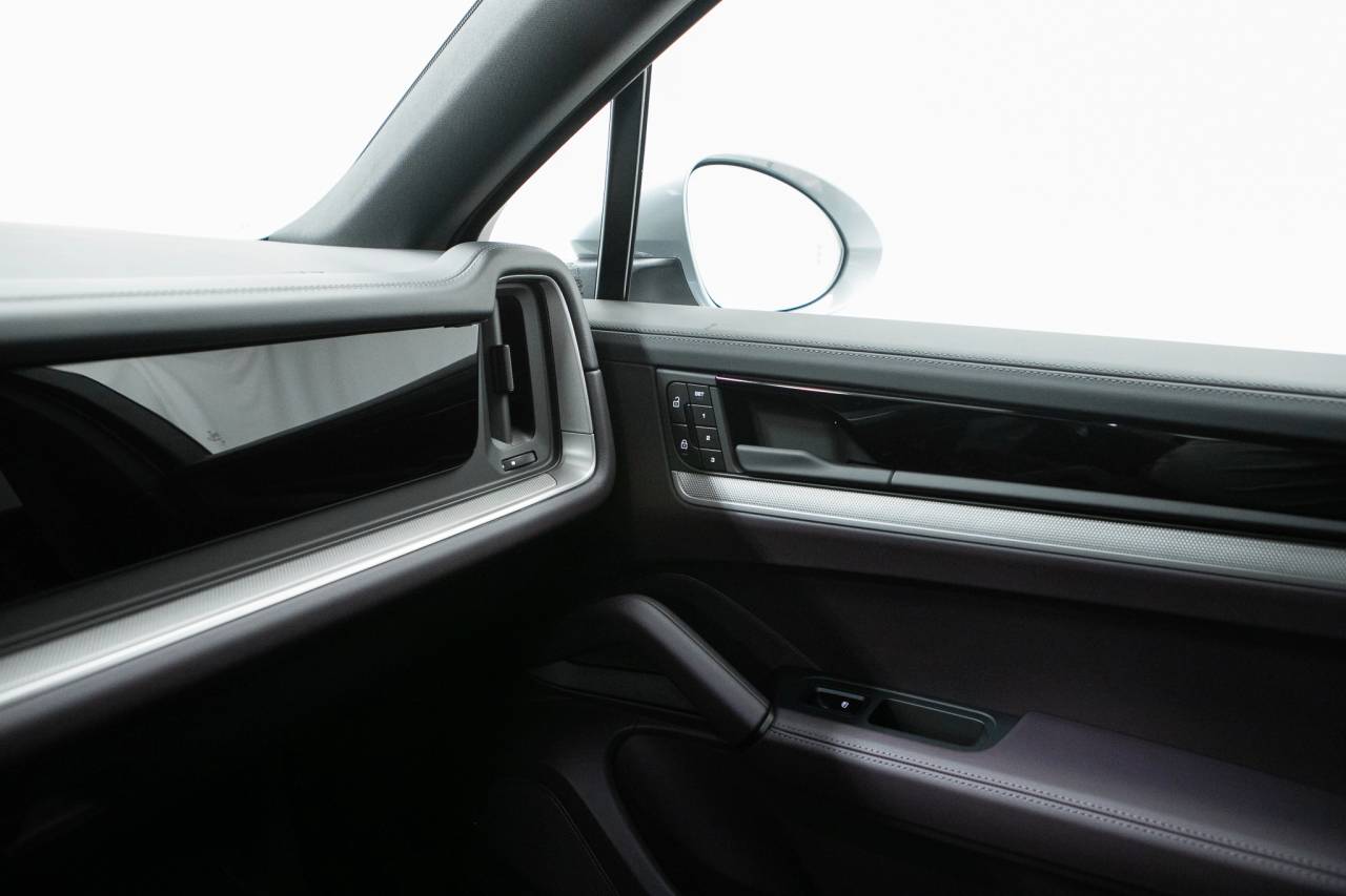 Thumbnail: 2026 Porsche  - 33