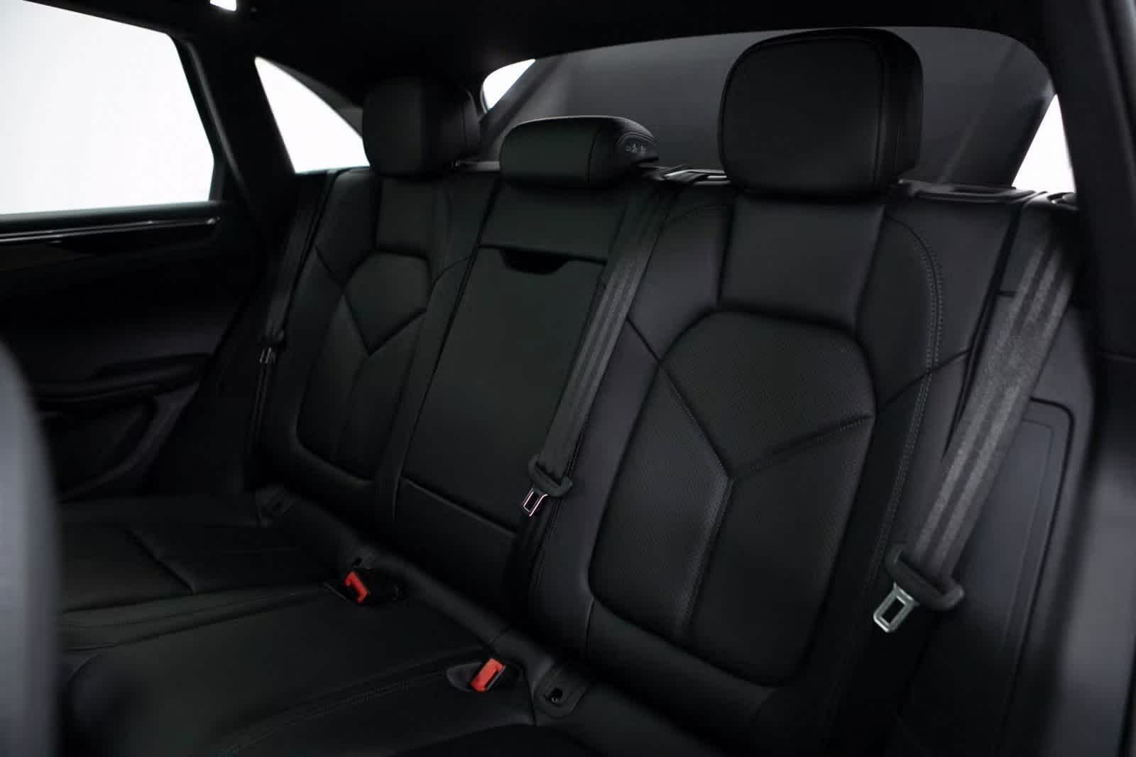 Thumbnail: 2025 Porsche Macan - 30