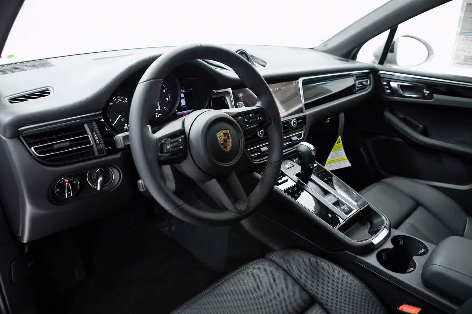 Thumbnail: 2026 Porsche Macan - 4