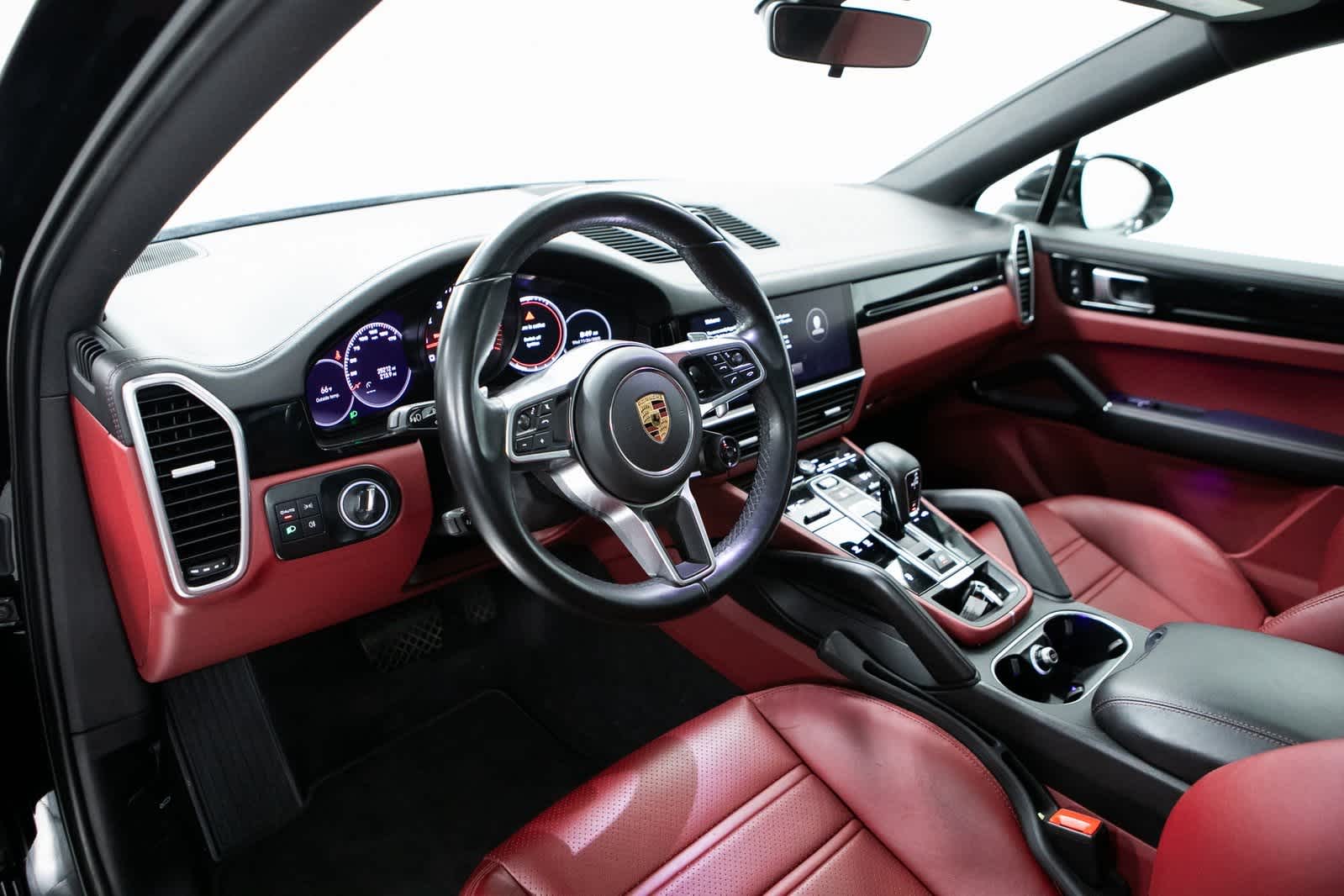 2022 Porsche Cayenne Coupe Base photo 3