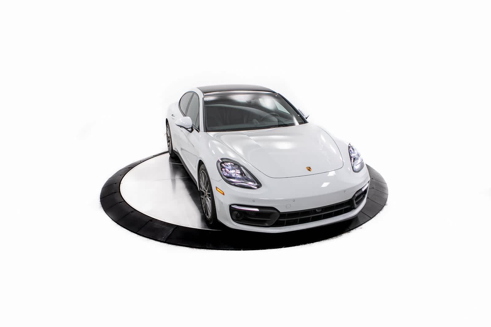 Thumbnail: 2023 Porsche Panamera - 38