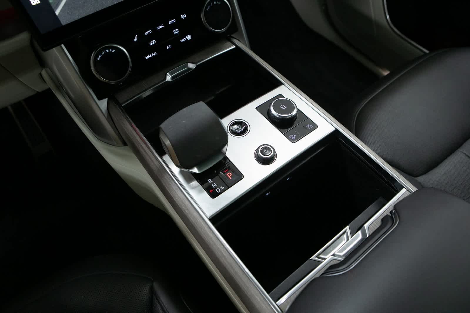 Thumbnail: 2023 Land Rover Range Rover - 20