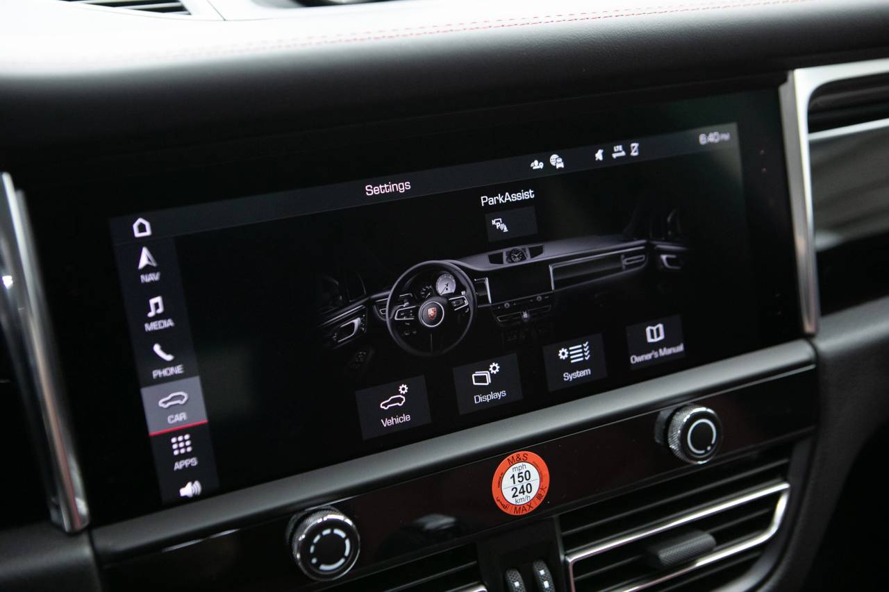 Thumbnail: 2026 Porsche Macan - 22