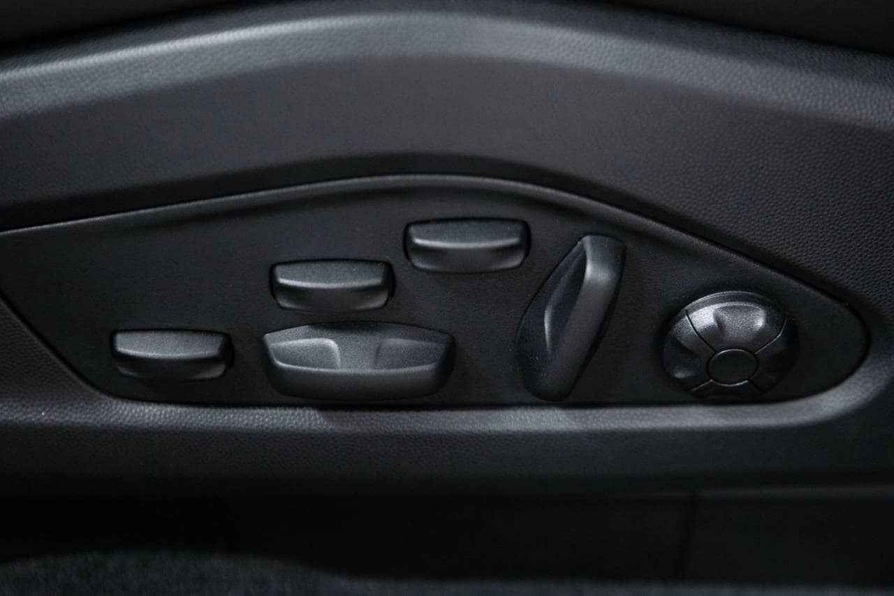 Thumbnail: 2026 Porsche Macan - 24