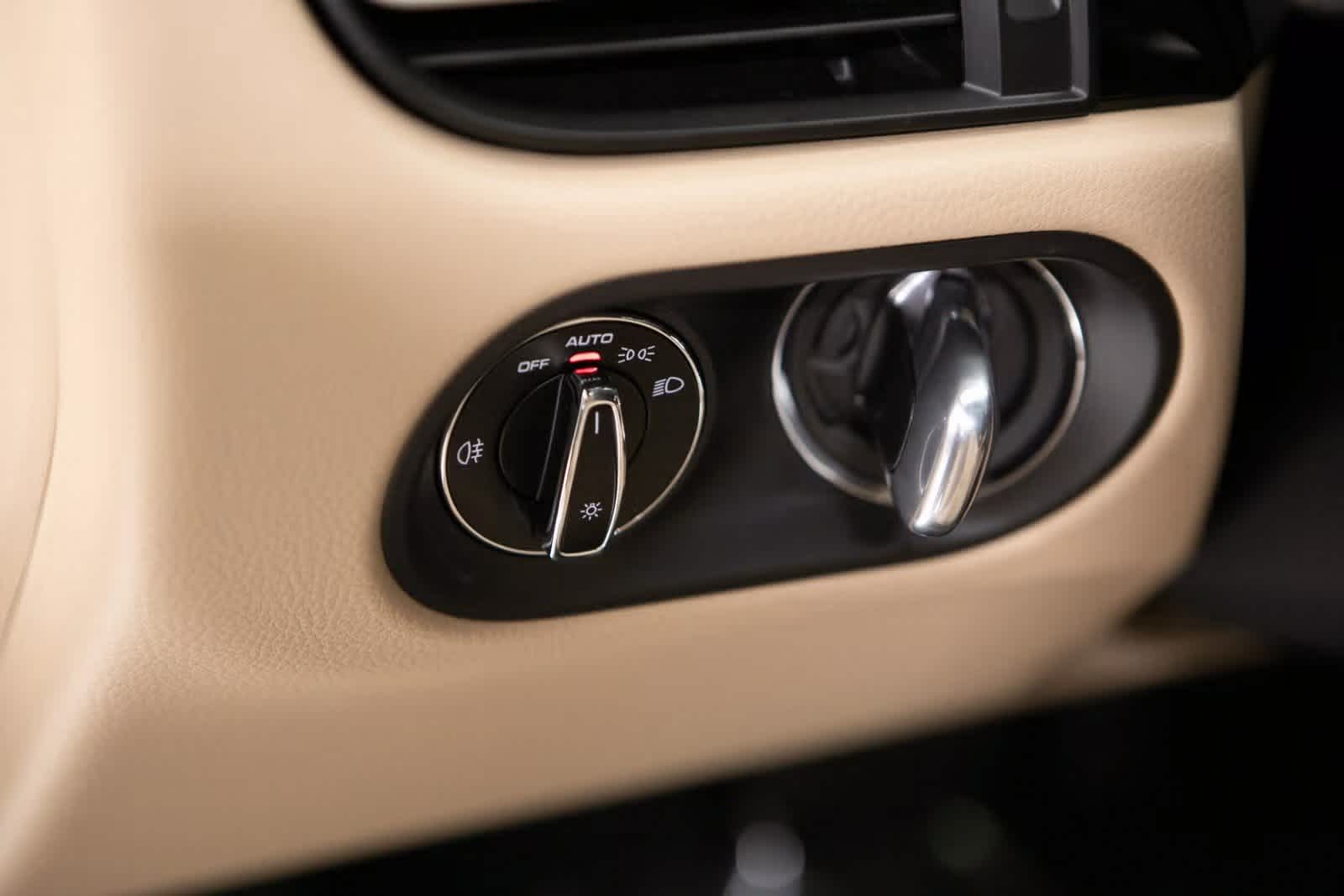 Thumbnail: 2025 Porsche Macan - 19