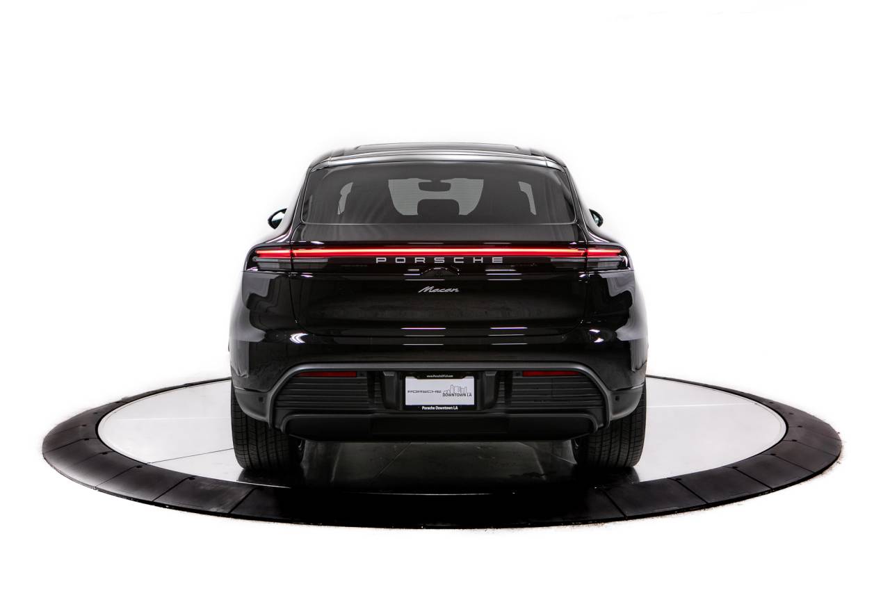 Thumbnail: 2026 Porsche Macan - 6