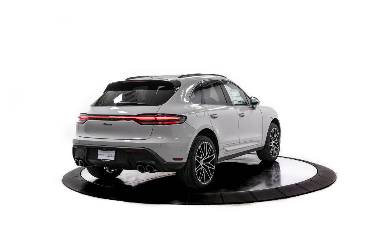 Thumbnail: 2026 Porsche Macan - 7