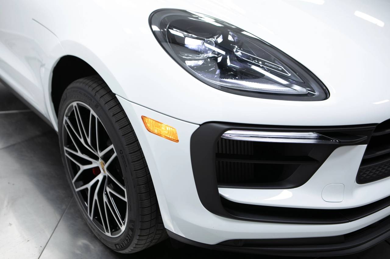 Thumbnail: 2026 Porsche Macan - 12