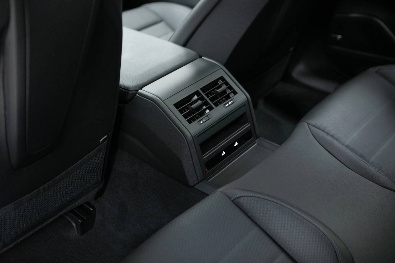 Thumbnail: 2026 Porsche Panamera - 36