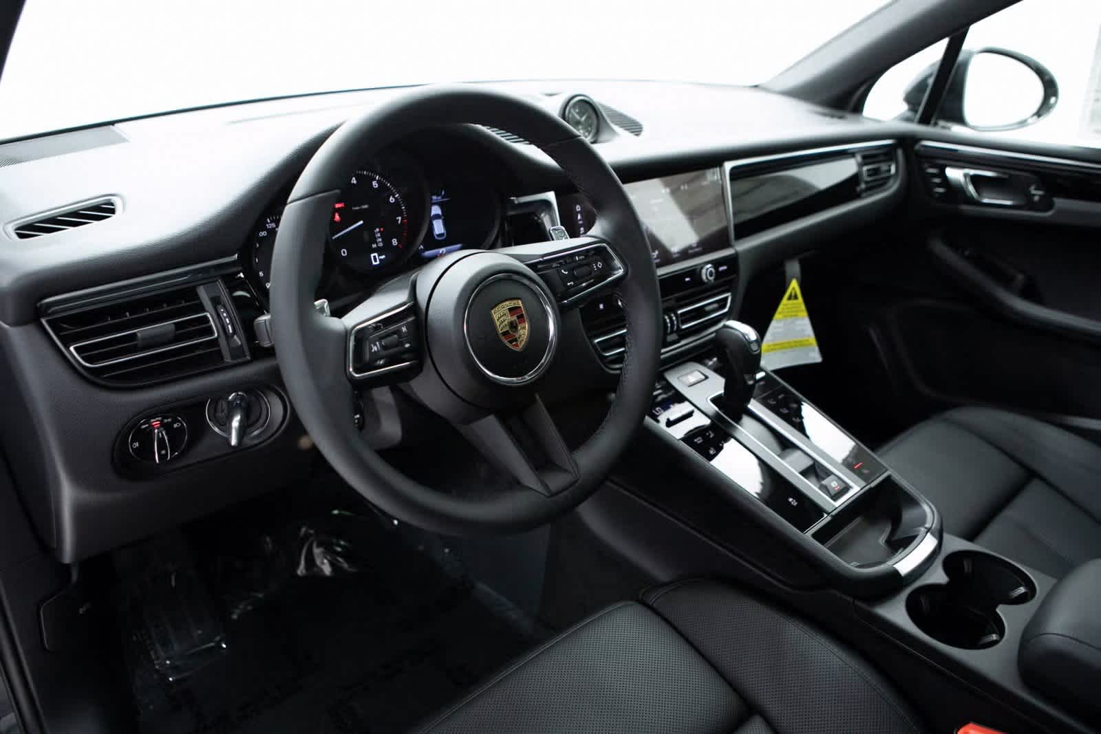 Thumbnail: 2025 Porsche Macan - 4