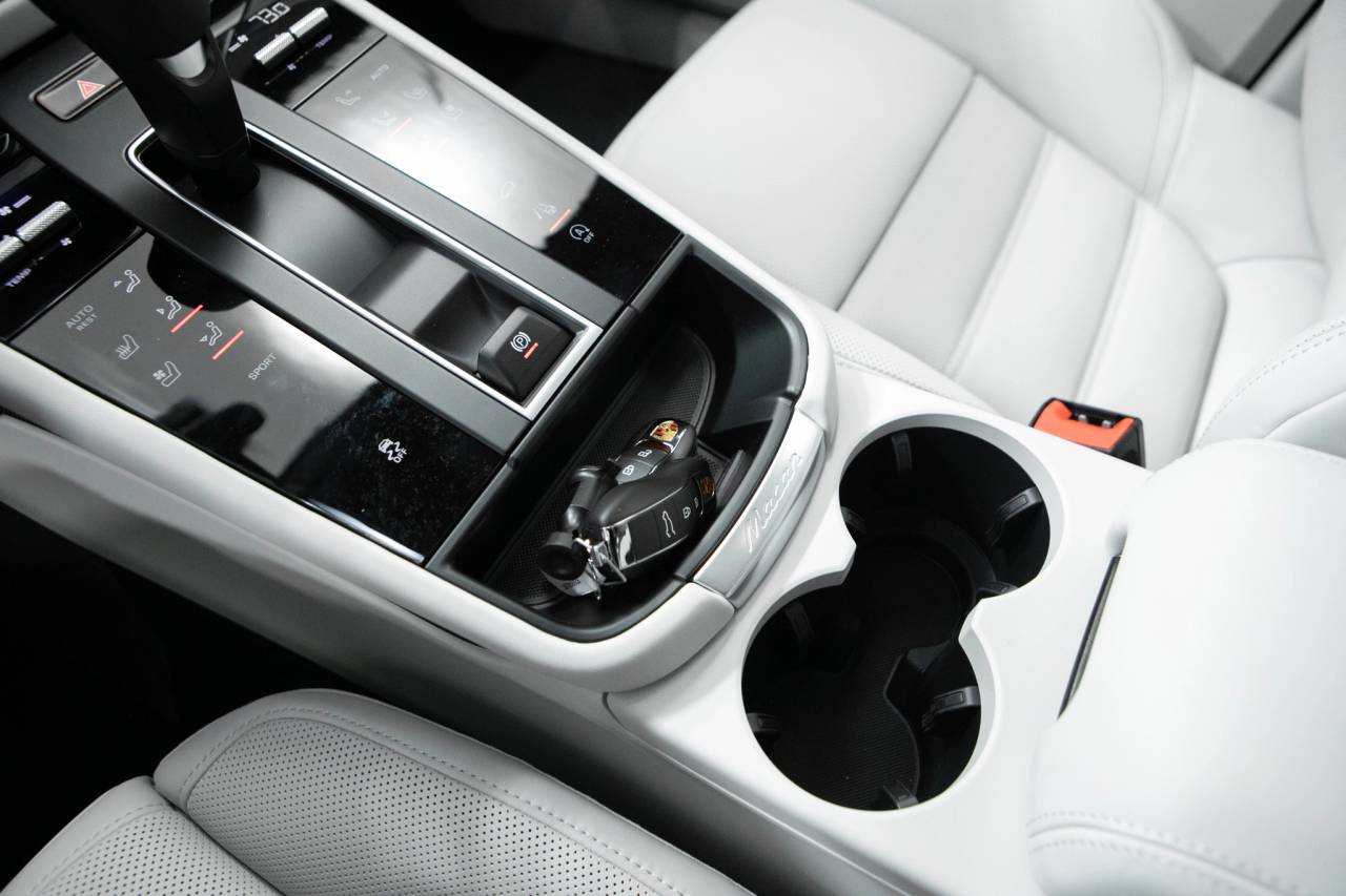 Thumbnail: 2026 Porsche Macan - 30