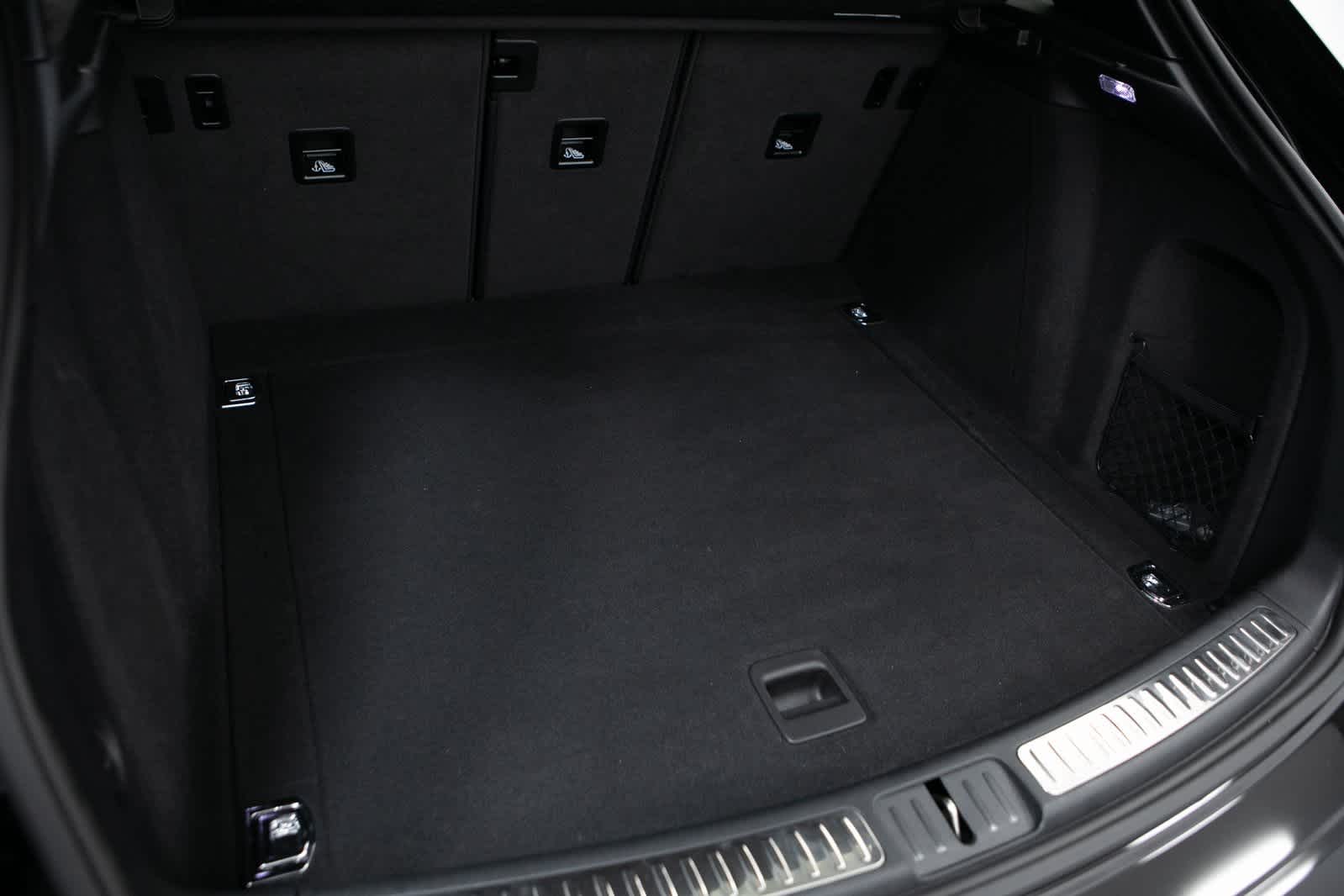 Thumbnail: 2025 Porsche Macan - 32