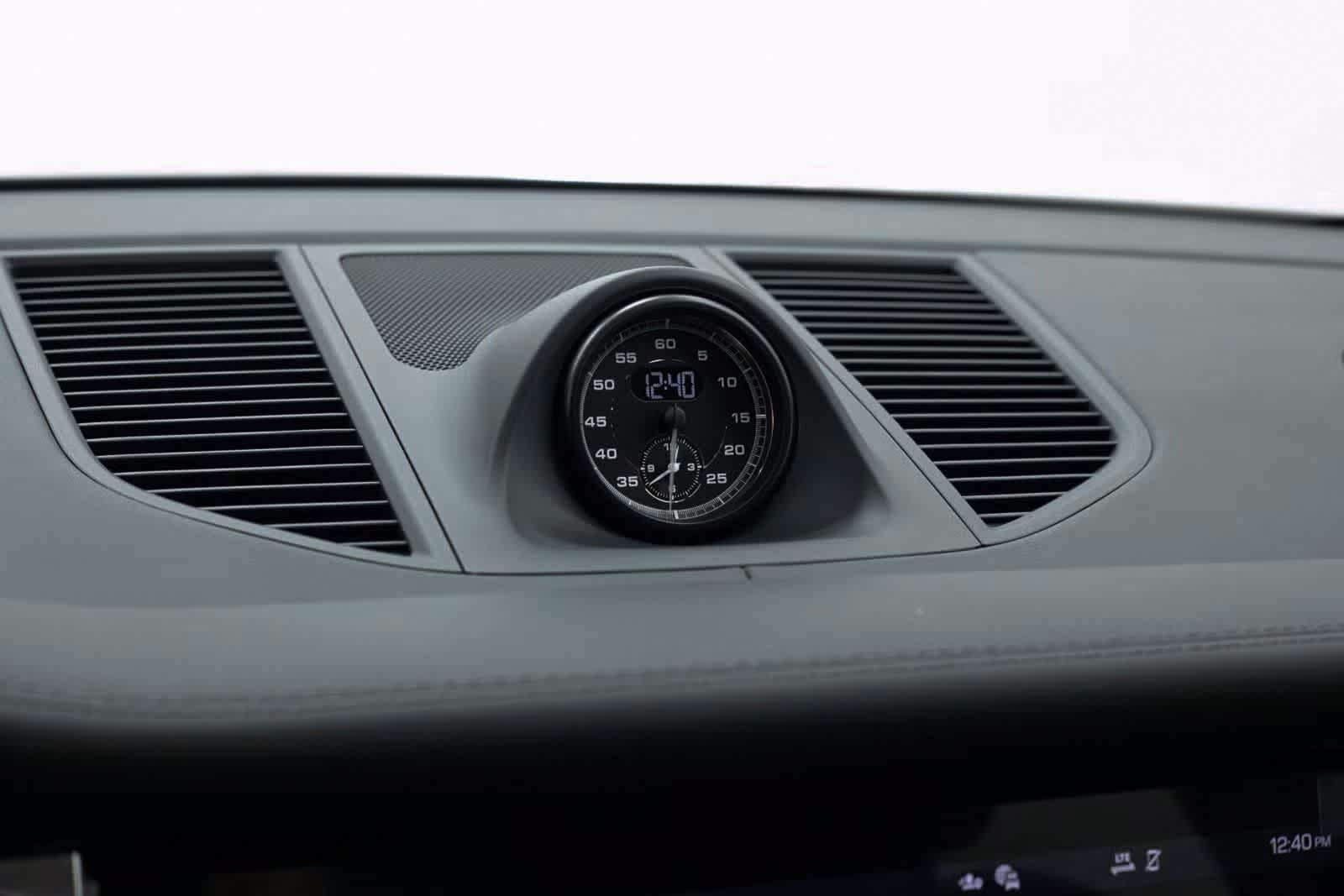 Thumbnail: 2025 Porsche Macan - 24