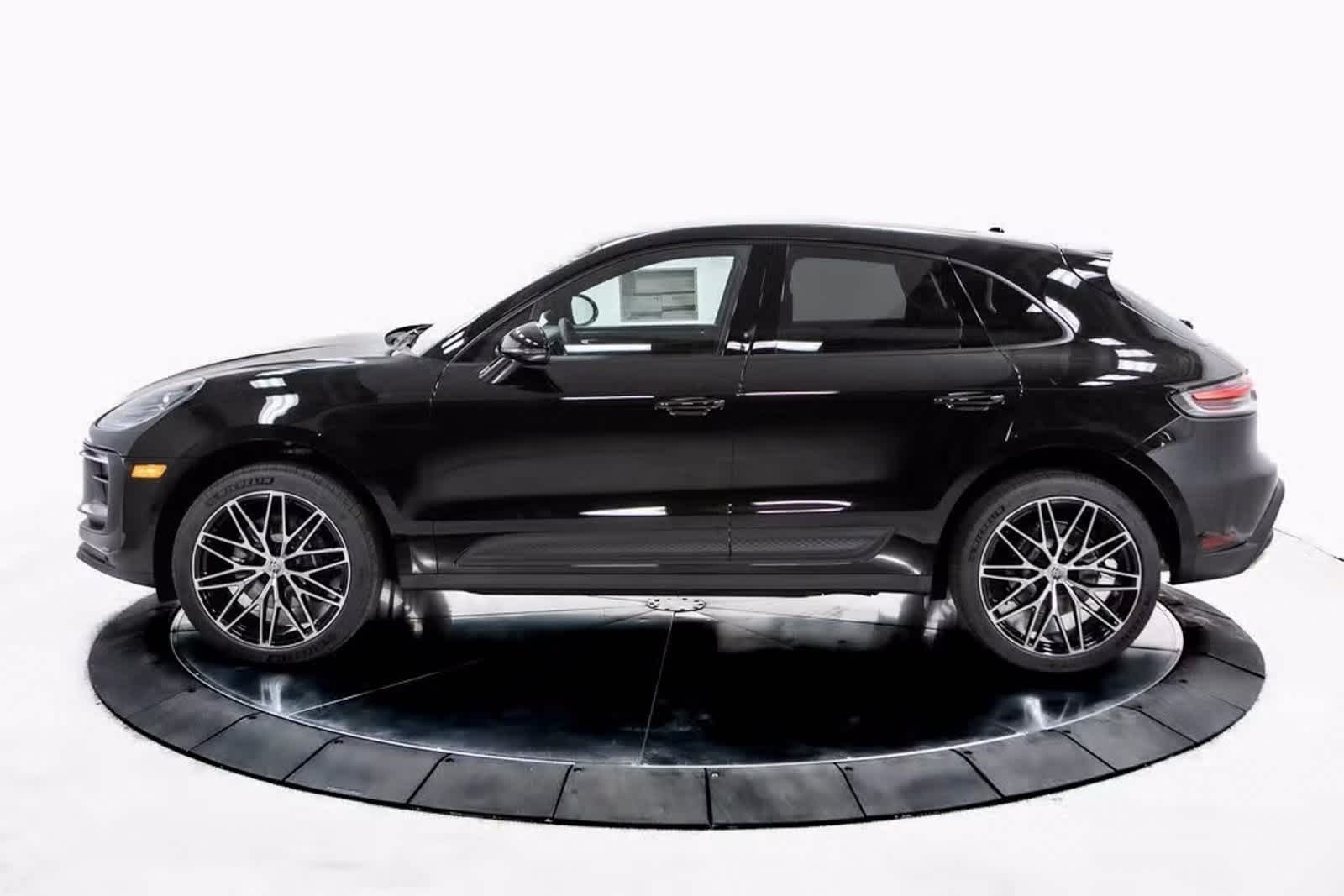 Thumbnail: 2025 Porsche Macan - 2