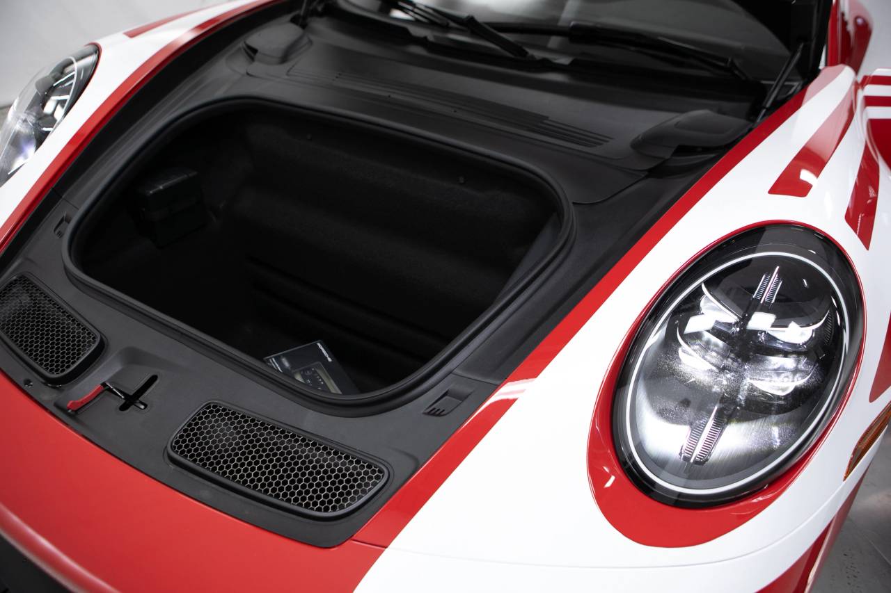 Thumbnail: 2026 Porsche 911 - 35