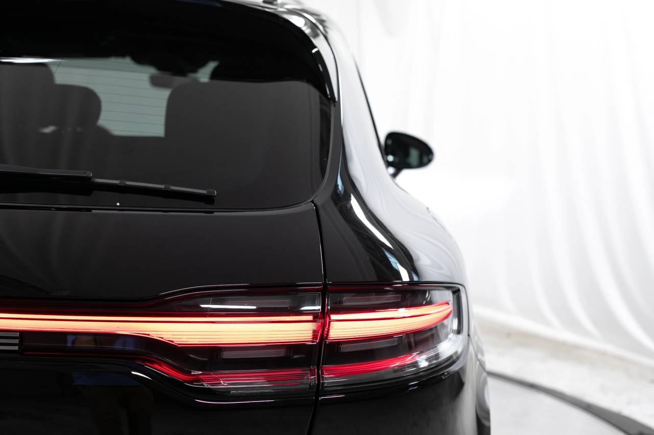 Thumbnail: 2025 Porsche Macan - 20