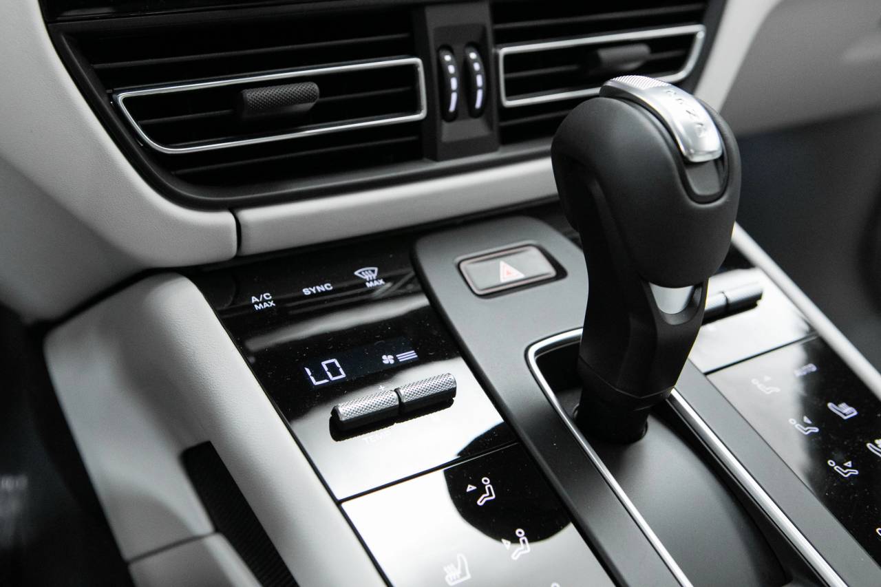 Thumbnail: 2026 Porsche Macan - 27