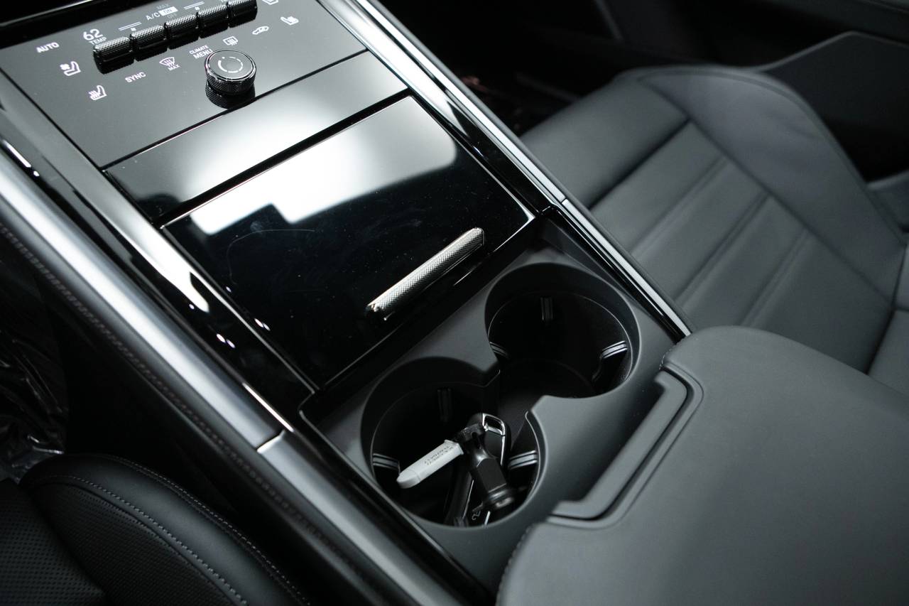 Thumbnail: 2026 Porsche Panamera - 34