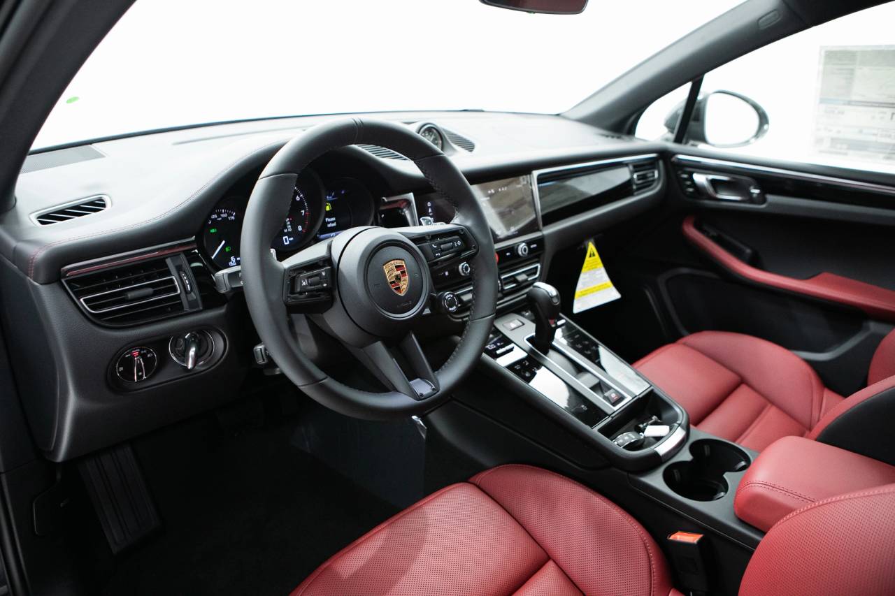 Thumbnail: 2026 Porsche Macan - 4