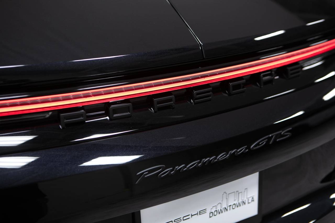 Thumbnail: 2026 Porsche Panamera - 15