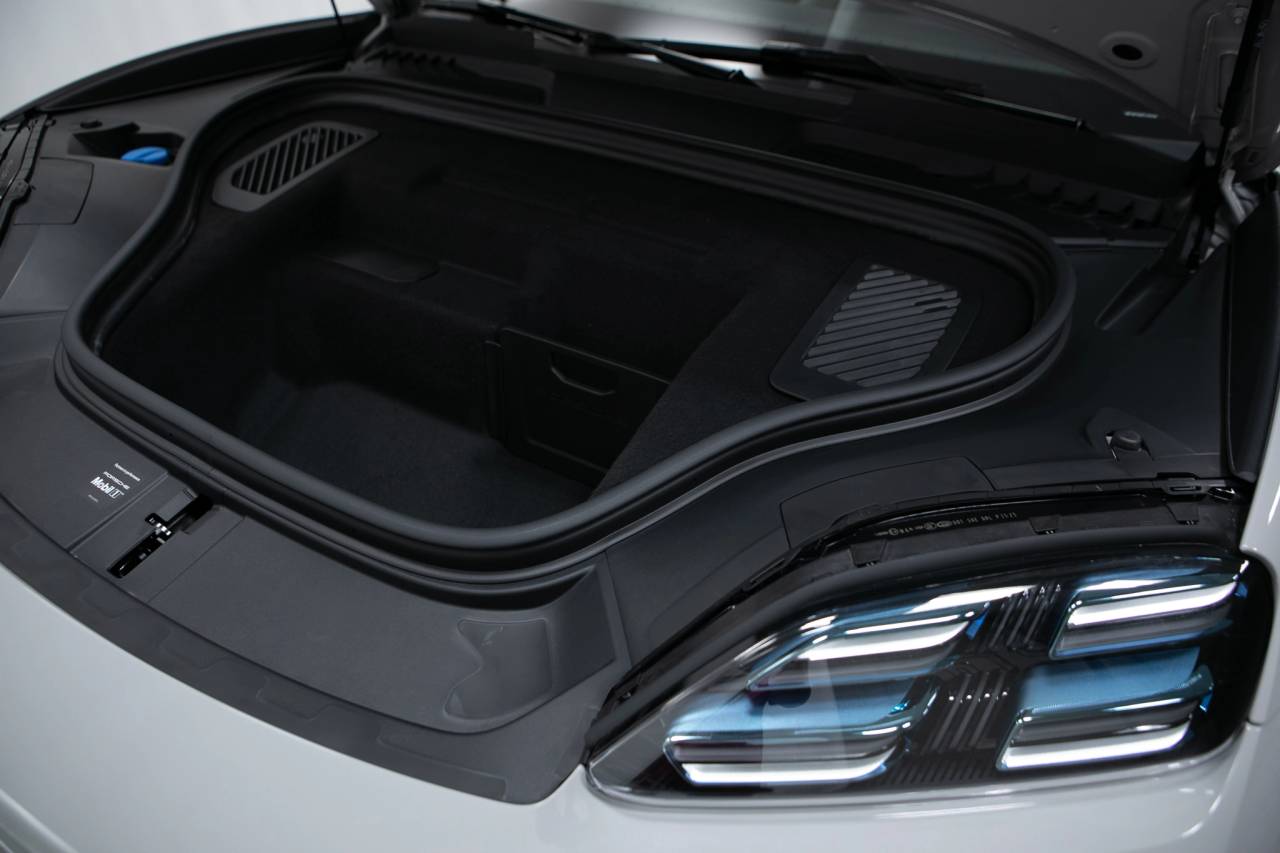 Thumbnail: 2026 Porsche Macan - 39