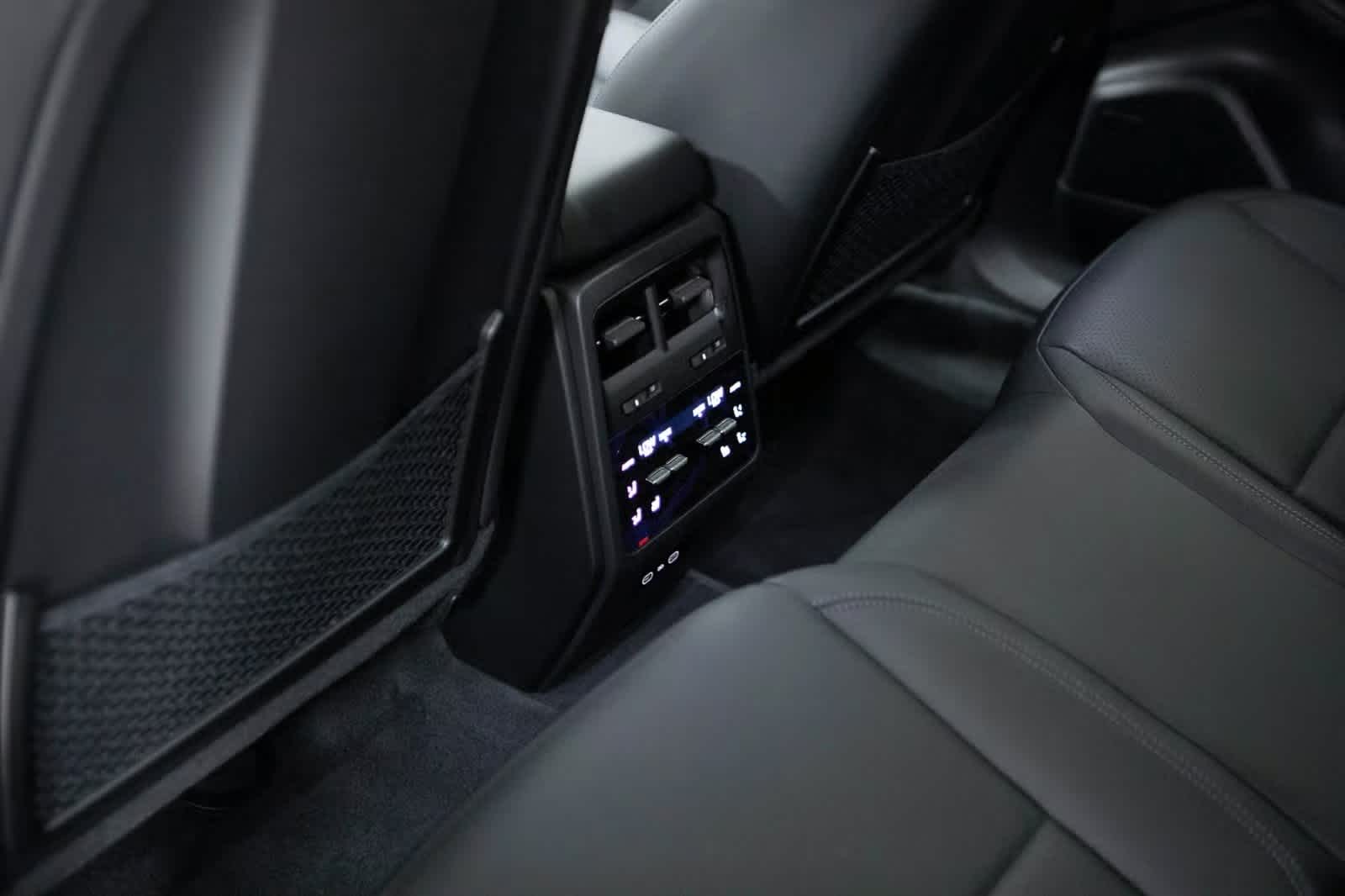 Thumbnail: 2025 Porsche Macan - 29