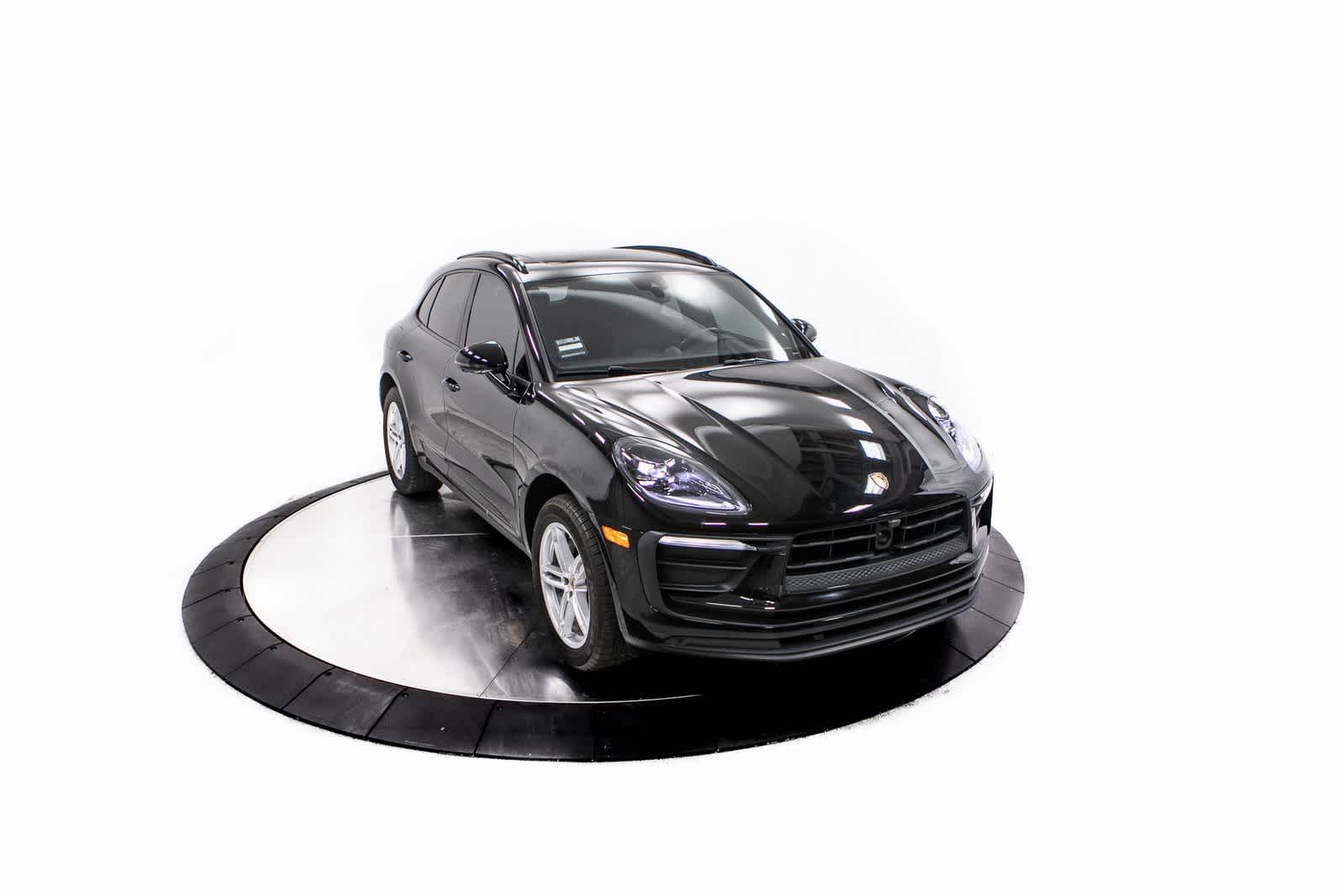 Thumbnail: 2023 Porsche Macan - 39