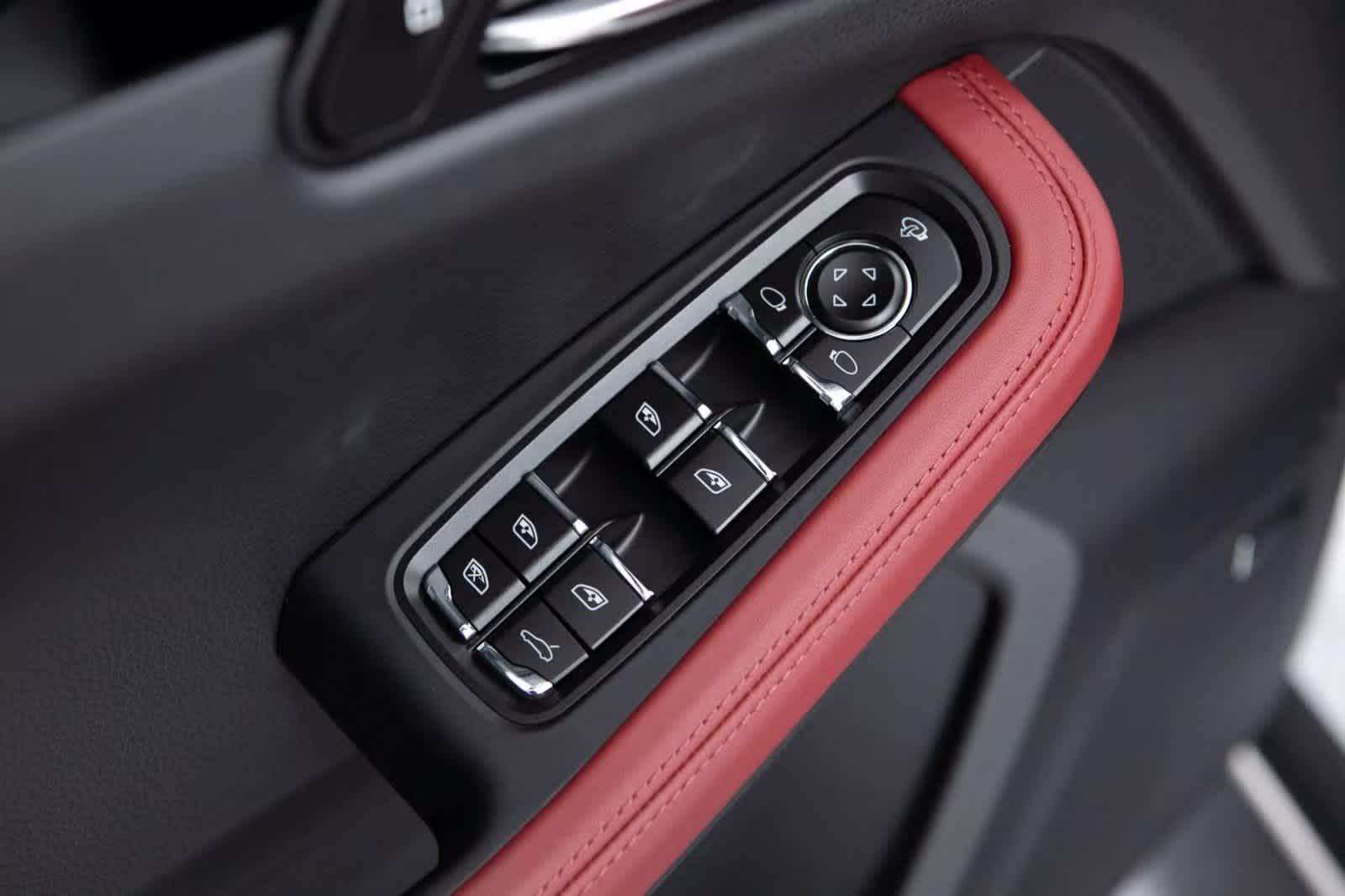 Thumbnail: 2025 Porsche Macan - 20