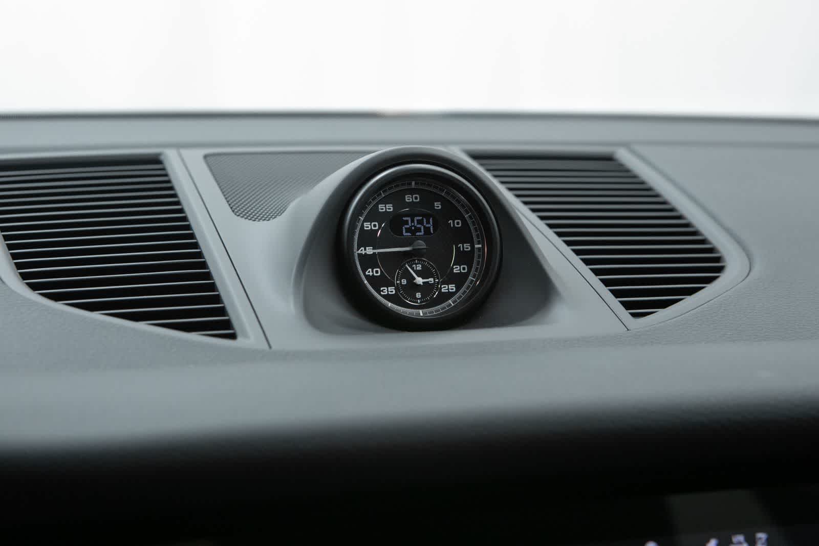 Thumbnail: 2026 Porsche Macan - 32