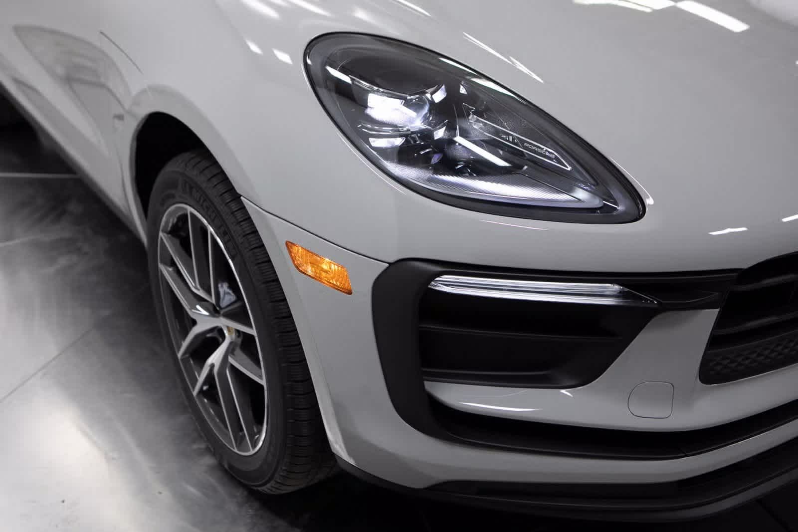 Thumbnail: 2025 Porsche Macan - 12