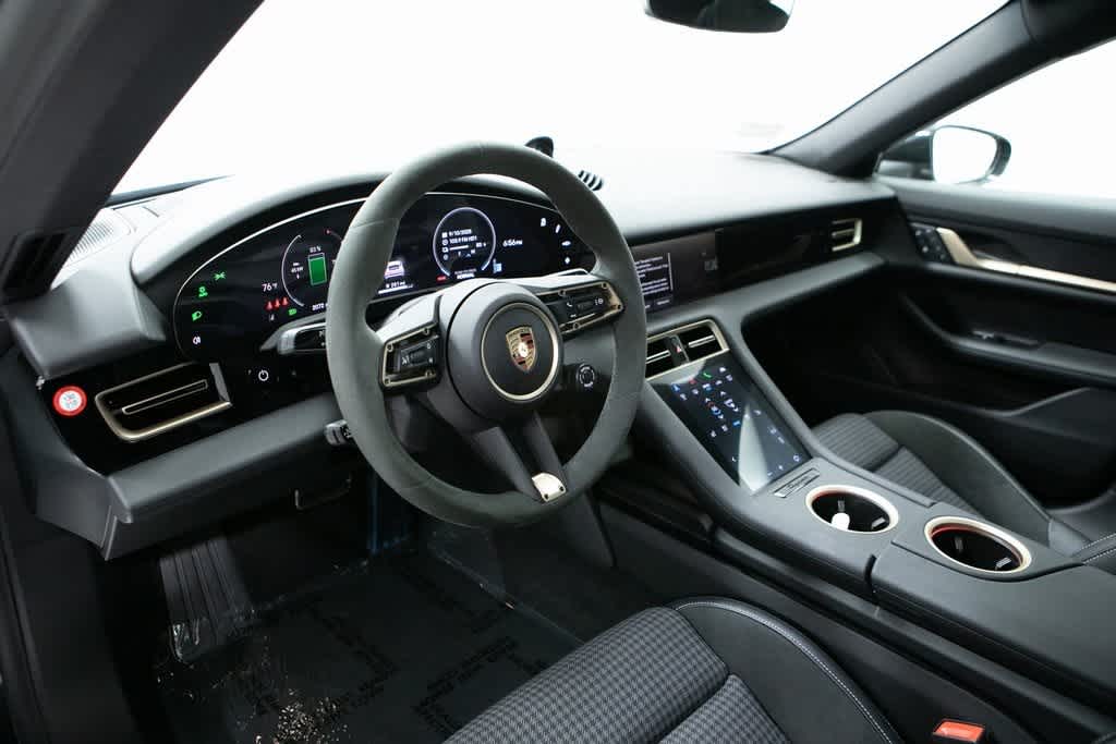 2025 Porsche Taycan 4S photo 4