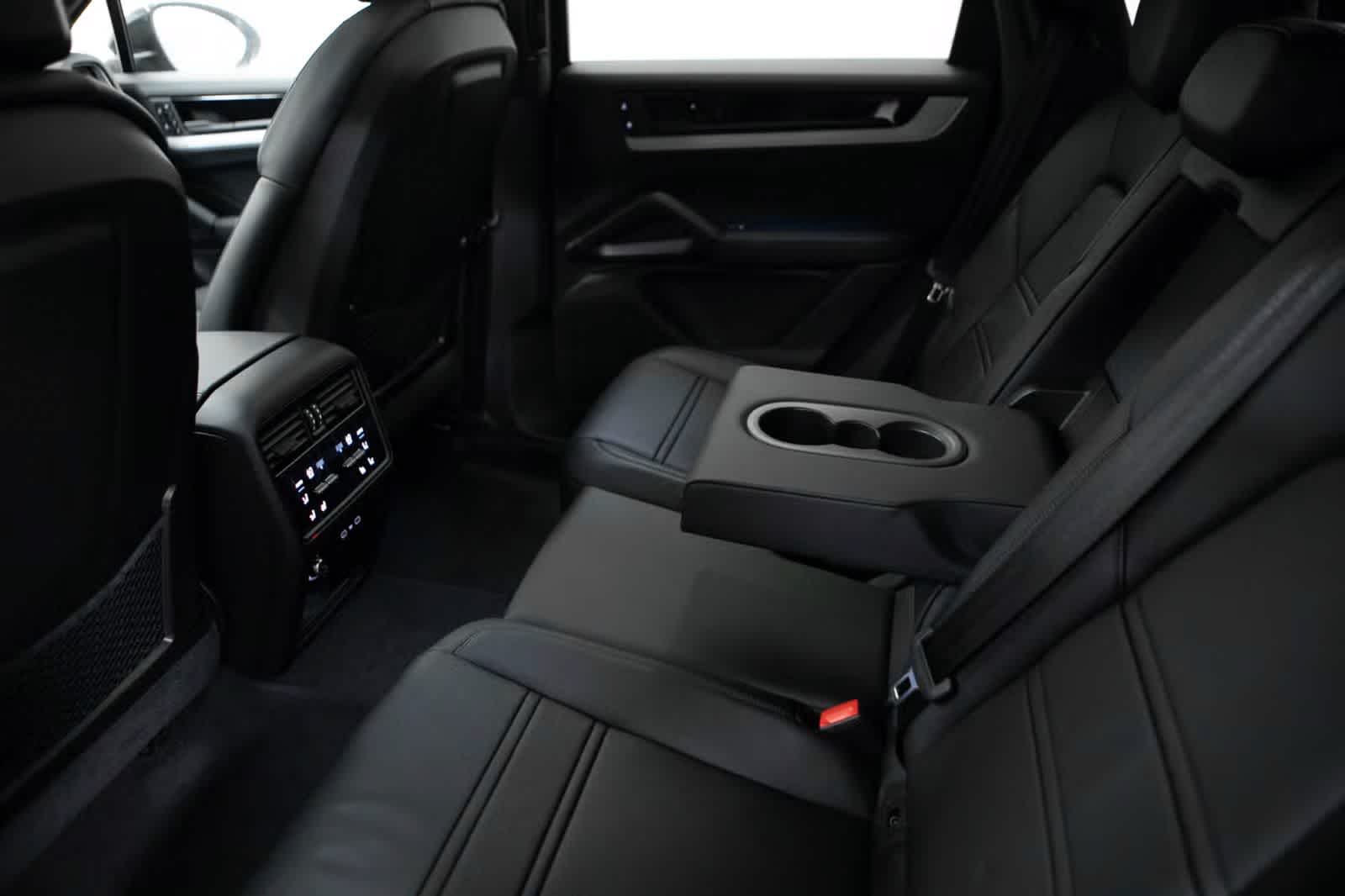 Thumbnail: 2026 Porsche Cayenne - 35