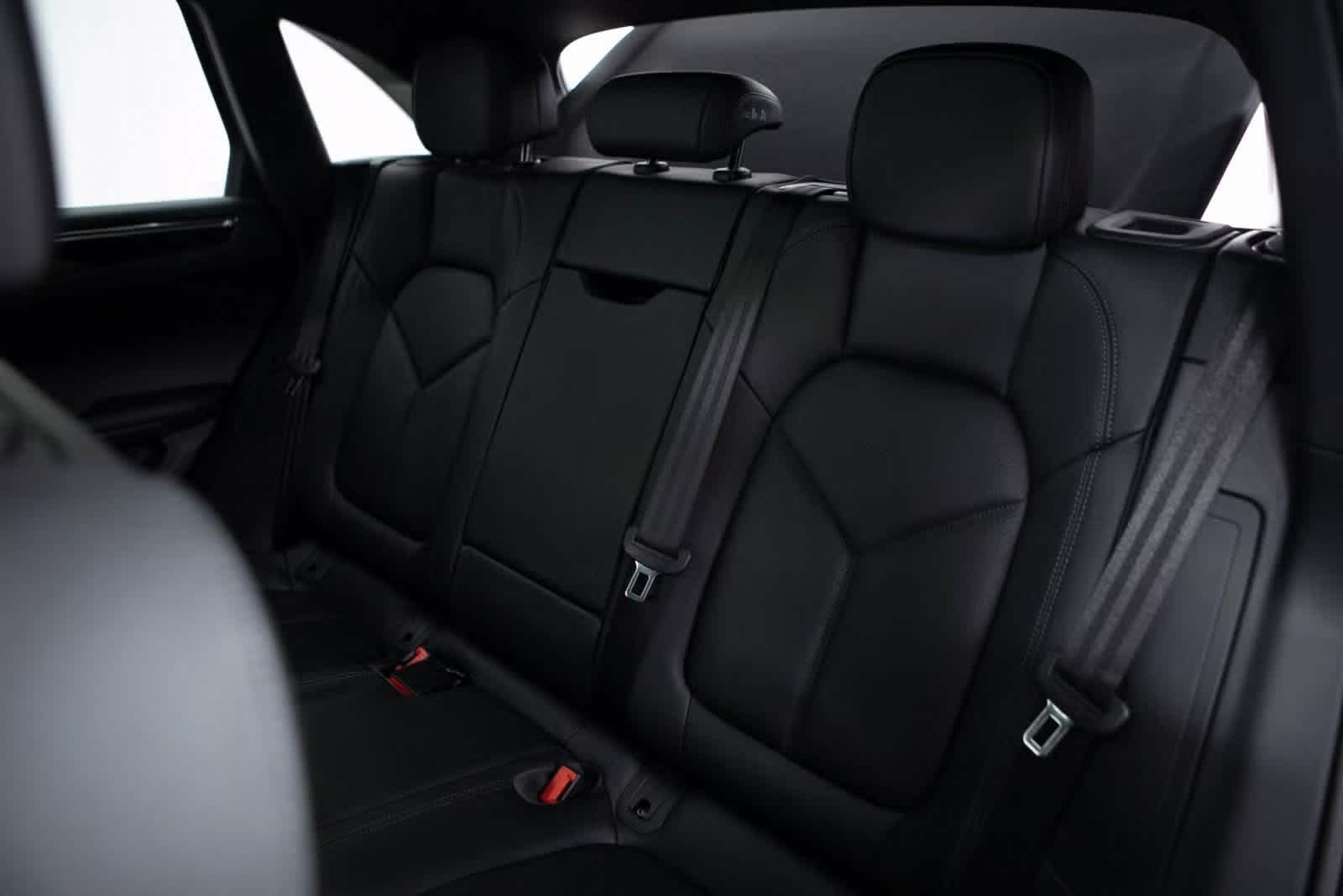 Thumbnail: 2025 Porsche Macan - 30