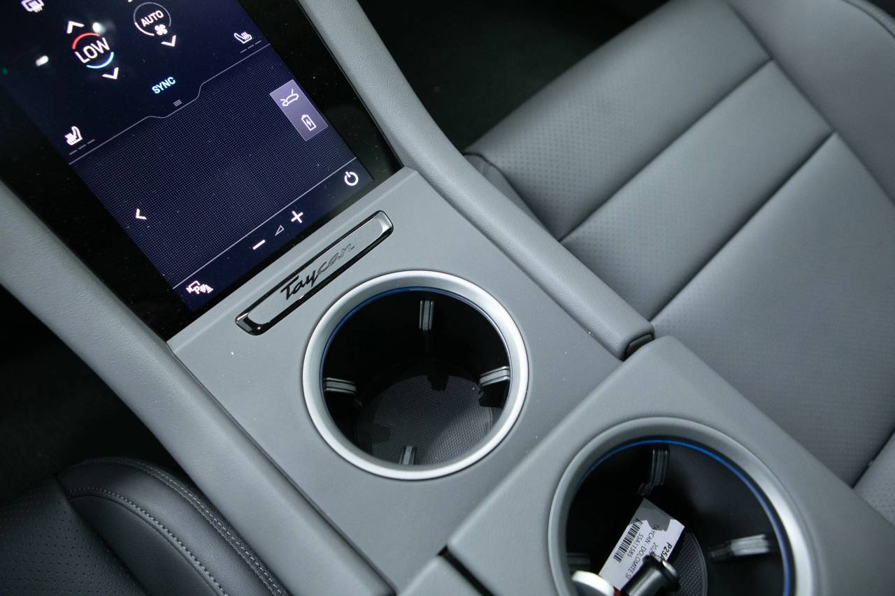 Thumbnail: 2025 Porsche Taycan - 30