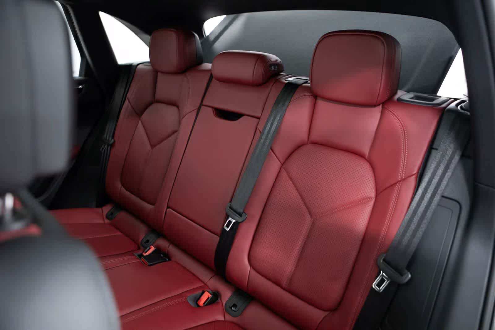 Thumbnail: 2026 Porsche Macan - 36