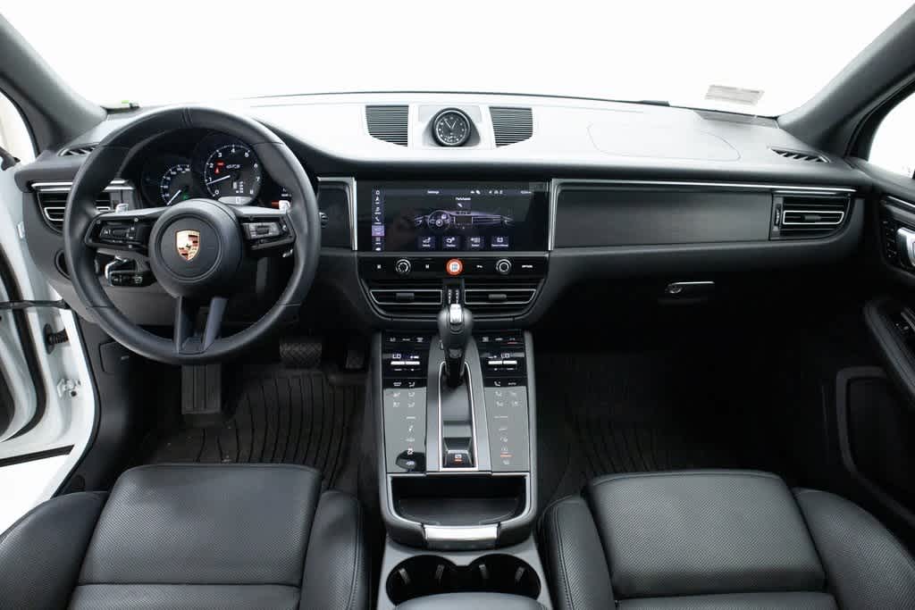 Thumbnail: 2024 Porsche Macan - 13