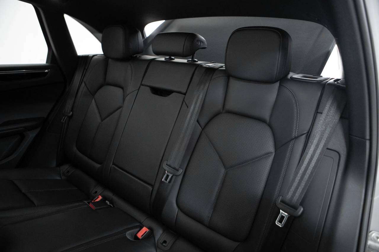 Thumbnail: 2026 Porsche Macan - 38