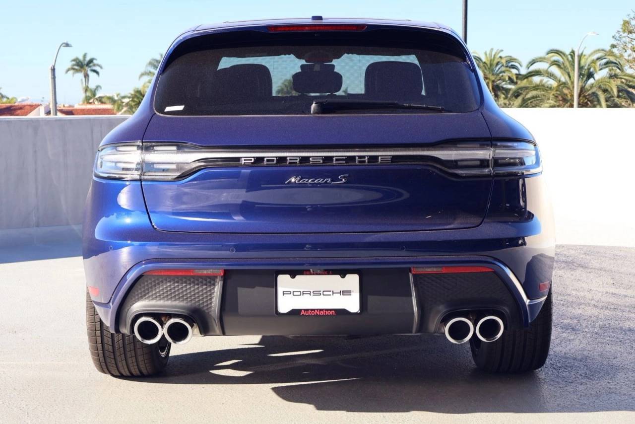 Thumbnail: 2026 Porsche Macan - 10