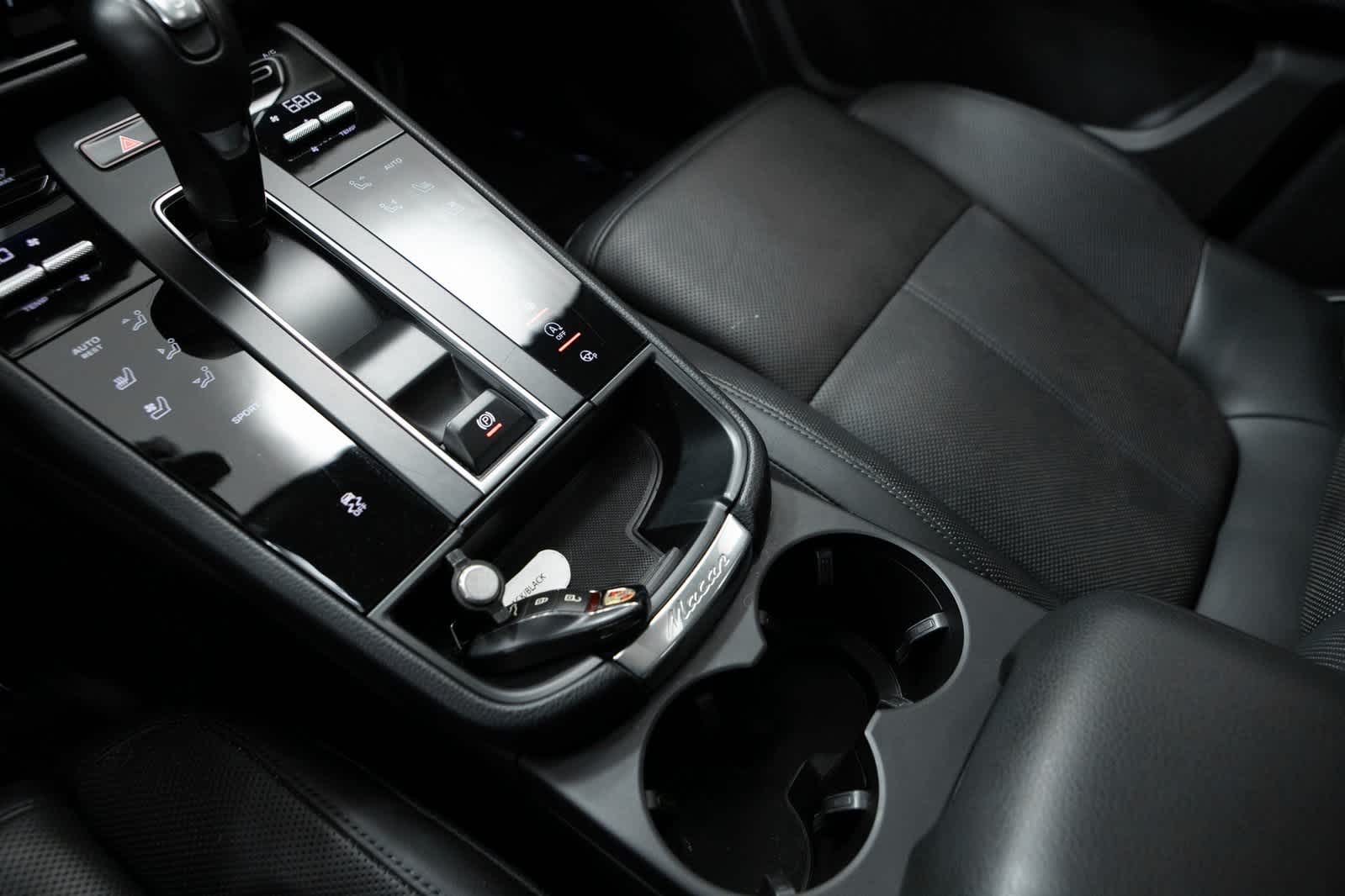 Thumbnail: 2023 Porsche Macan - 23